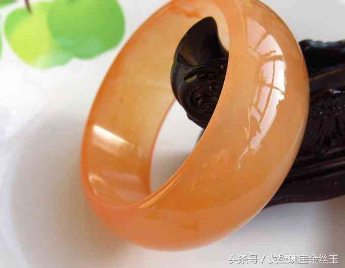 兩三千能買到什么樣的玉鐲(兩三千能買到什么樣的玉鐲子)