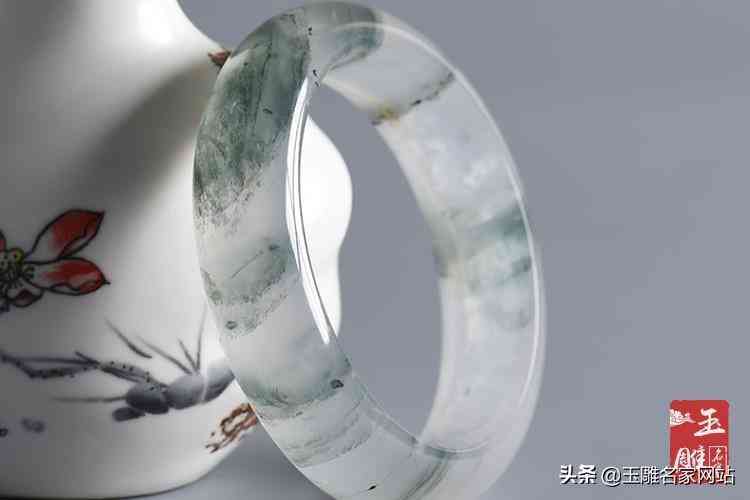 鈉長石玉與翡翠的區別(鈉長石玉和玉髓的區別)