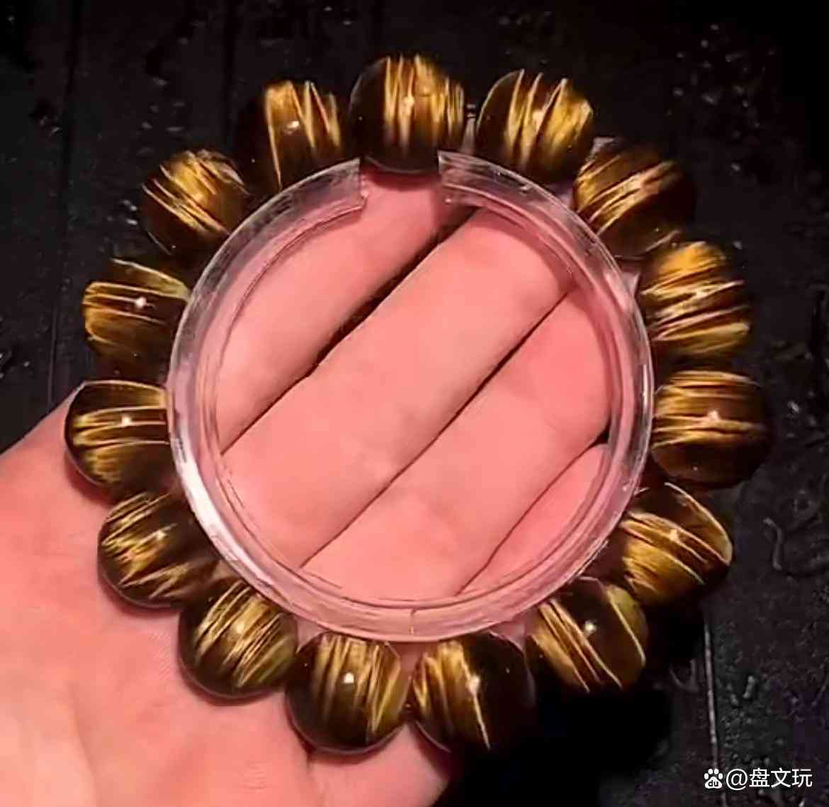 虎眼石是什么石頭(虎眼石和什么屬相犯沖)