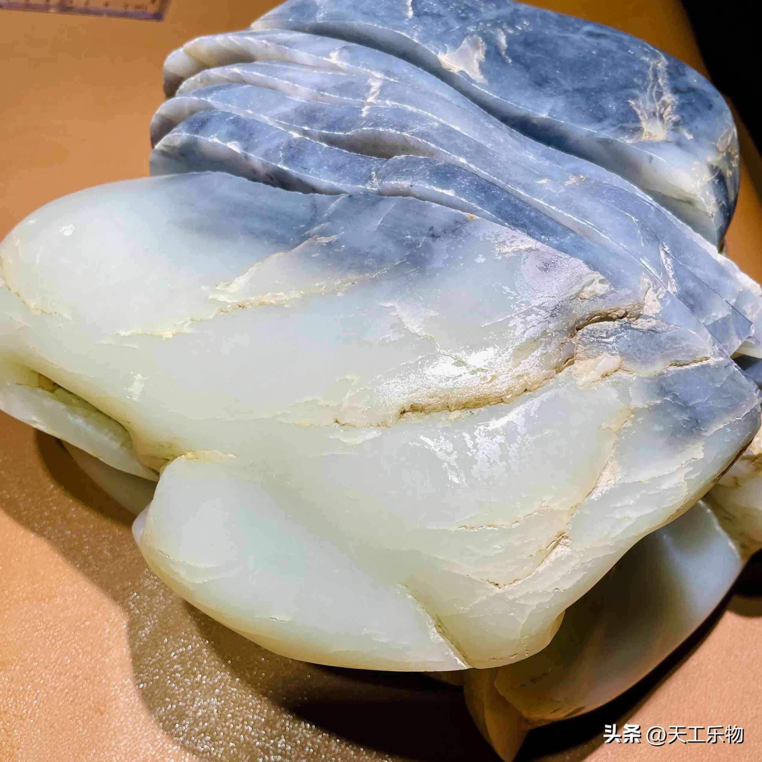 籽料和羊脂玉哪個更好(籽料羊脂玉與山料羊脂區別)