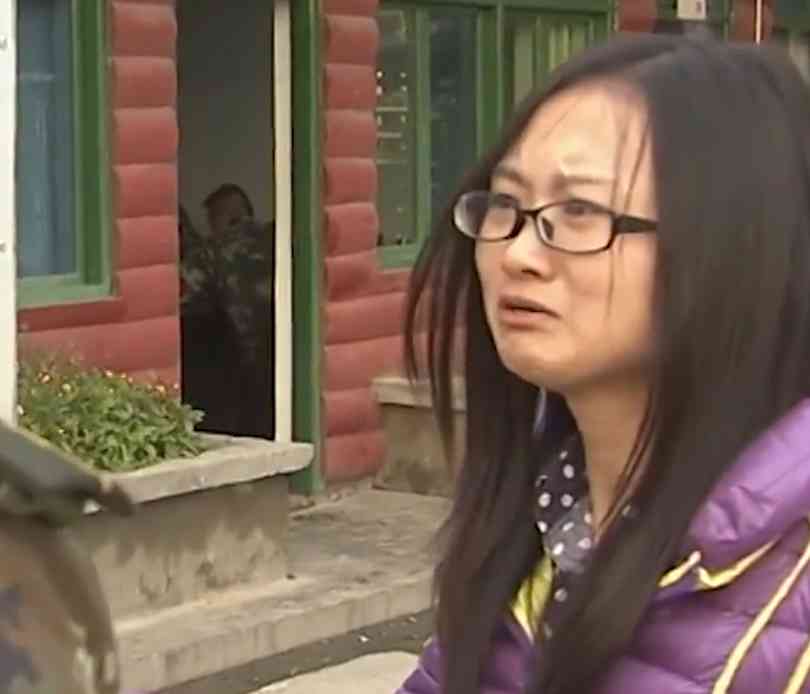 男人戴戒指戴哪個手(男人戴戒指戴哪個手指合適)