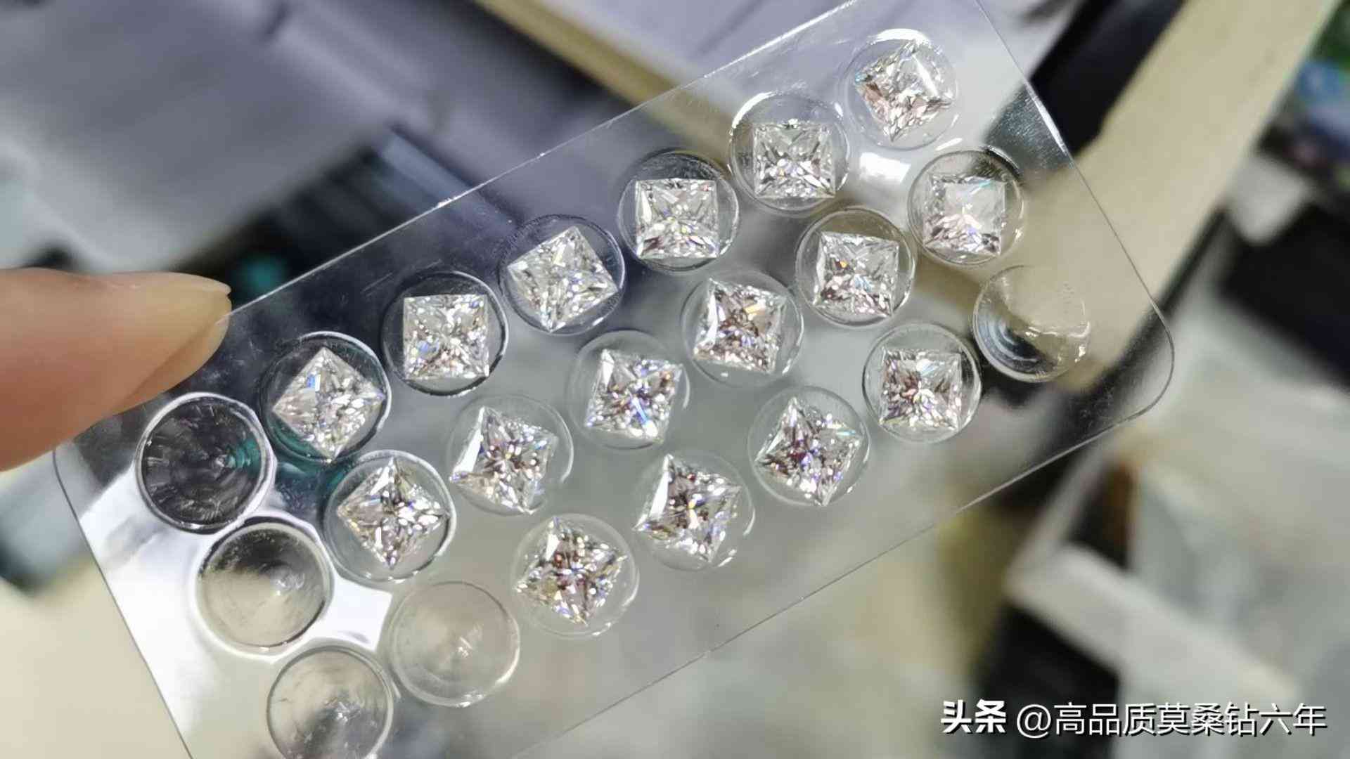 鋯石鉆戒會不會太假(鋯石戒指和鉆石戒指的區別)