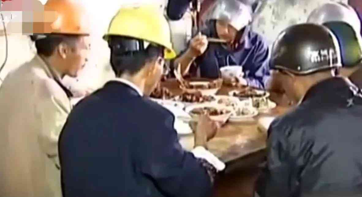 青玉和碧玉的區別(翡翠和碧玉的區別)