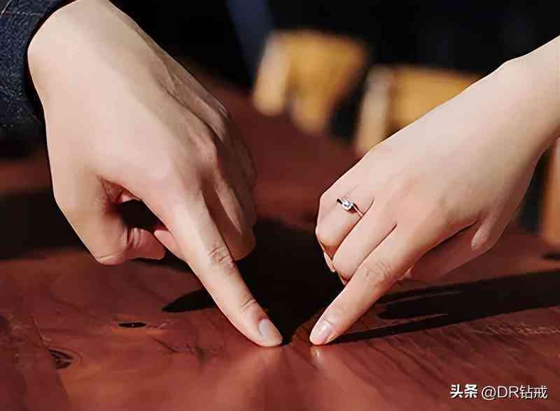 白金項鏈配什么吊墜(白金項鏈配什么吊墜好看男士)