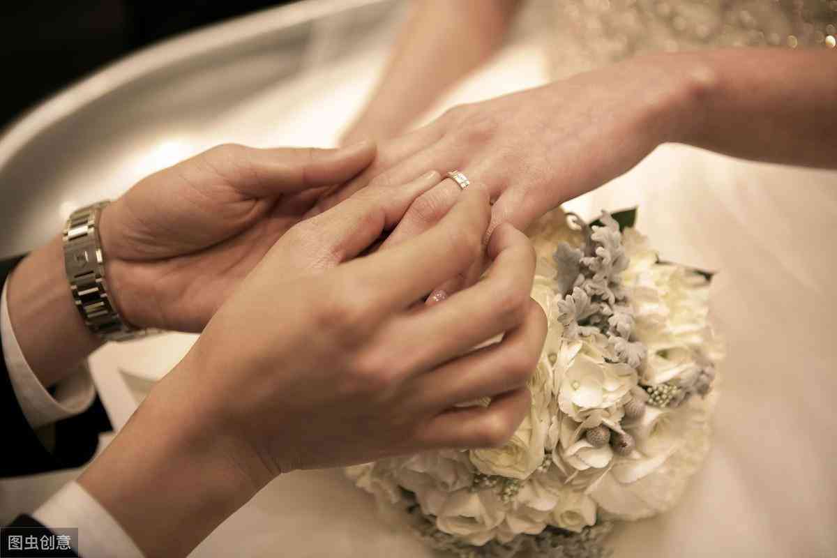 結婚鉆戒戴哪個手(結婚鉆戒戴哪個手指 男性)