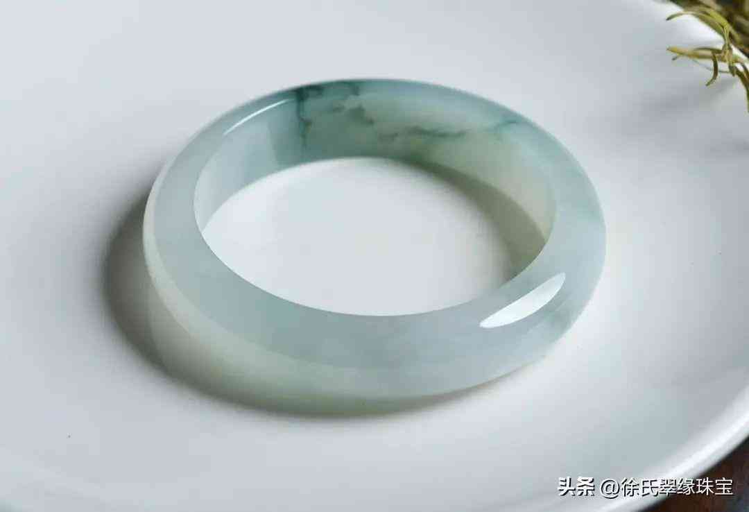 翡翠鐲子怎么看好壞(翡翠鐲子如何看好壞)