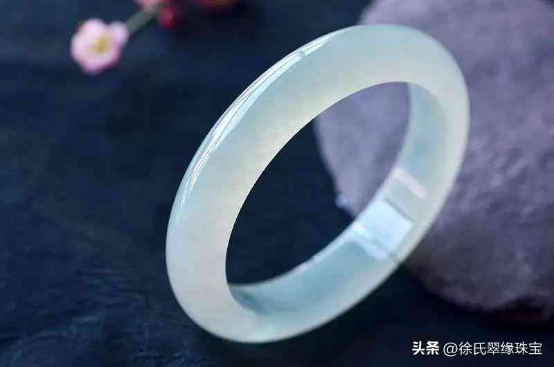 翡翠鐲子怎么看好壞(翡翠鐲子如何看好壞)