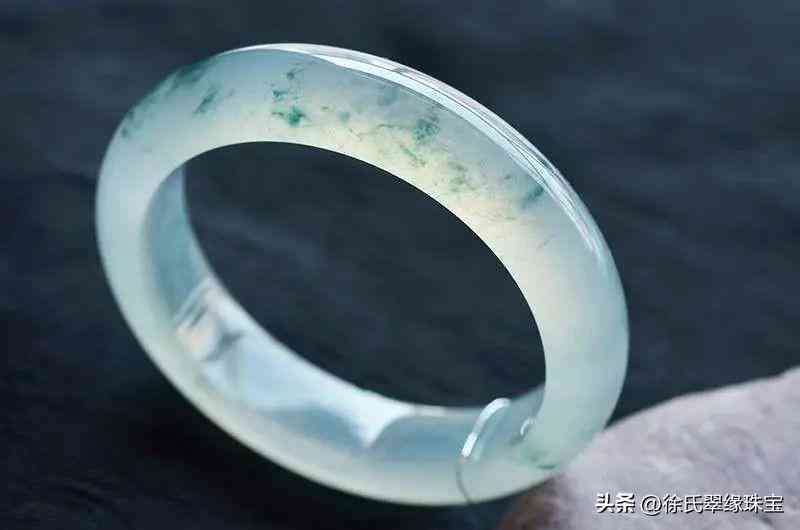 翡翠鐲子怎么看好壞(翡翠鐲子如何看好壞)