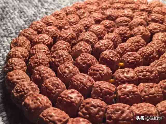 南紅瑪瑙手鐲的功效與作用(南紅瑪瑙手鐲圖片價格多少錢)