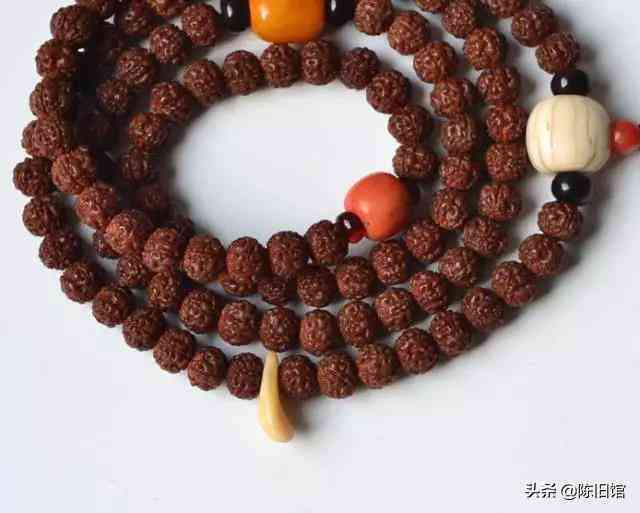 南紅瑪瑙手鐲的功效與作用(南紅瑪瑙手鐲圖片價格多少錢)
