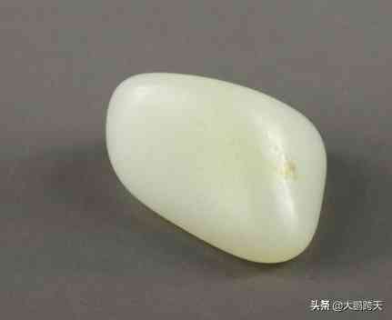 買和田玉好還是翡翠好(翡翠與和田玉哪個更有價值)