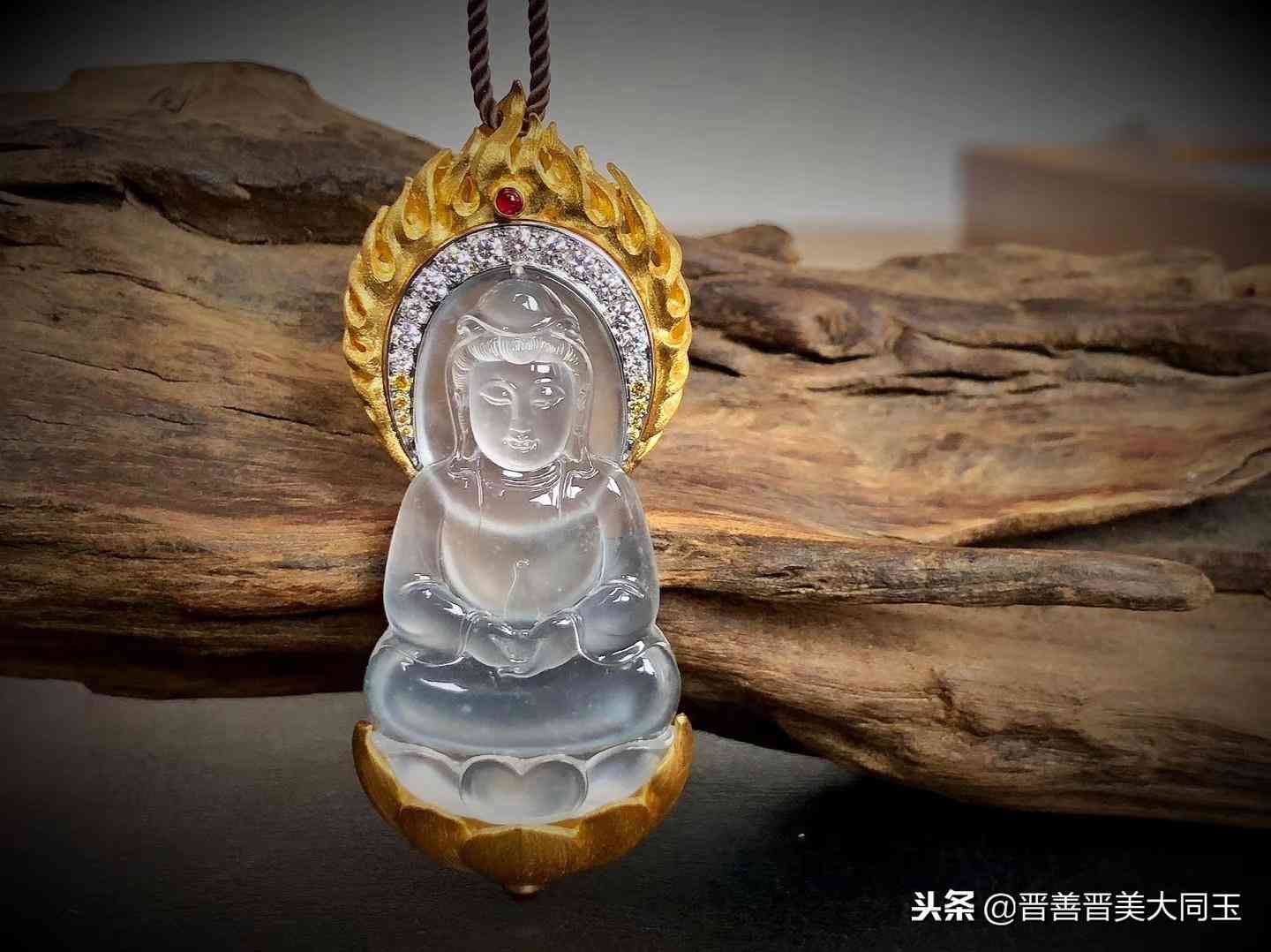 翡翠怎樣鑒別真假(翡翠如何辨別真假)