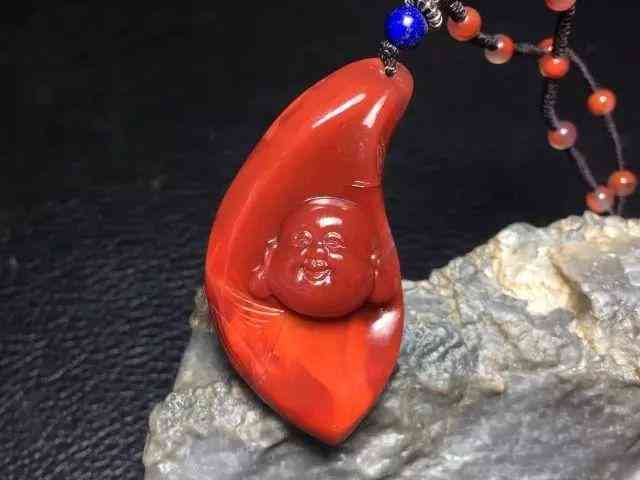 南紅瑪瑙和瑪瑙的區(qū)別(南紅和瑪瑙的區(qū)別百度百科)