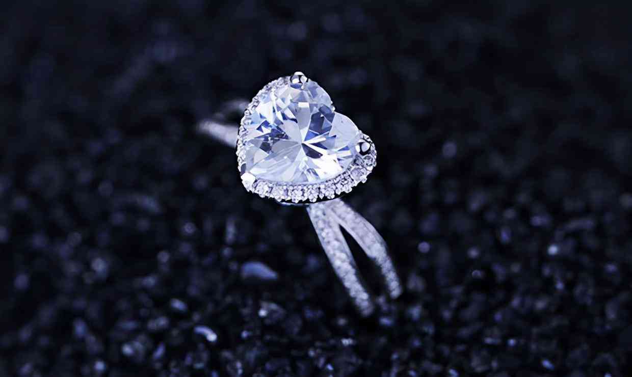 結婚對戒和鉆戒都要買嗎(結婚是買對戒好還是鉆戒還是兩個都買)