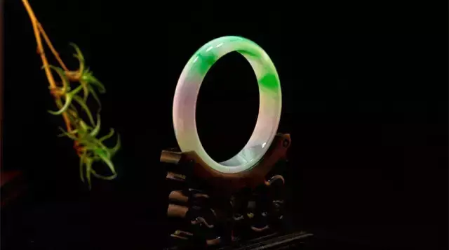 翡翠顏色等級(翡翠顏色等級和圖片)