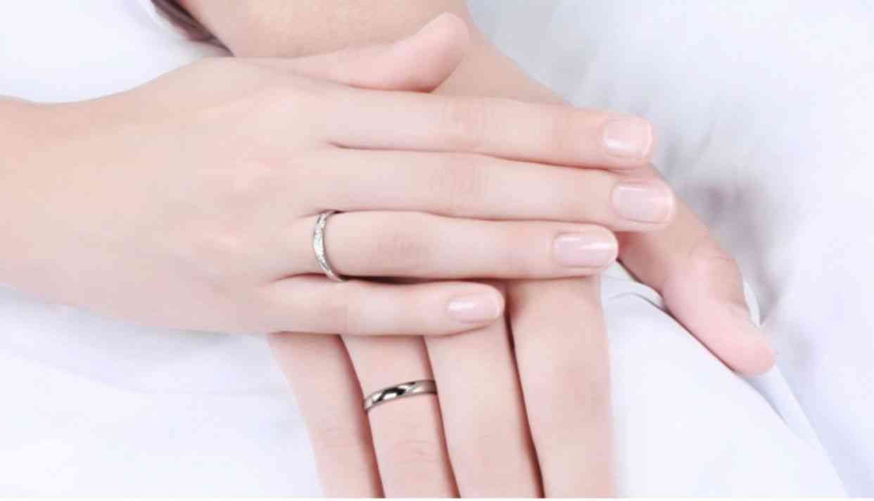 結(jié)婚鉆戒哪個牌子的好(打算買個結(jié)婚鉆戒,什么牌子好啊)