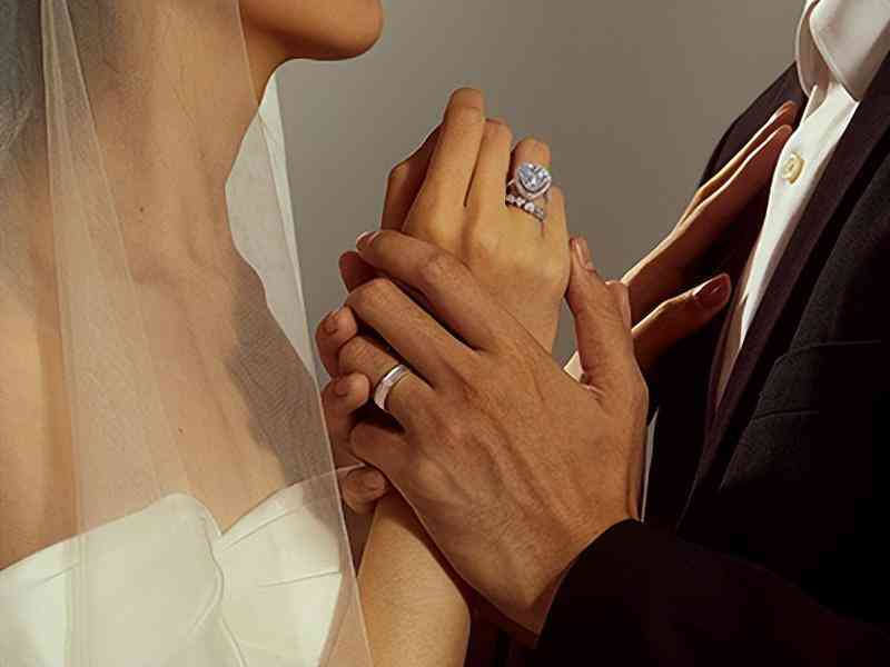結婚買什么戒指好(現在結婚買什么戒指好)