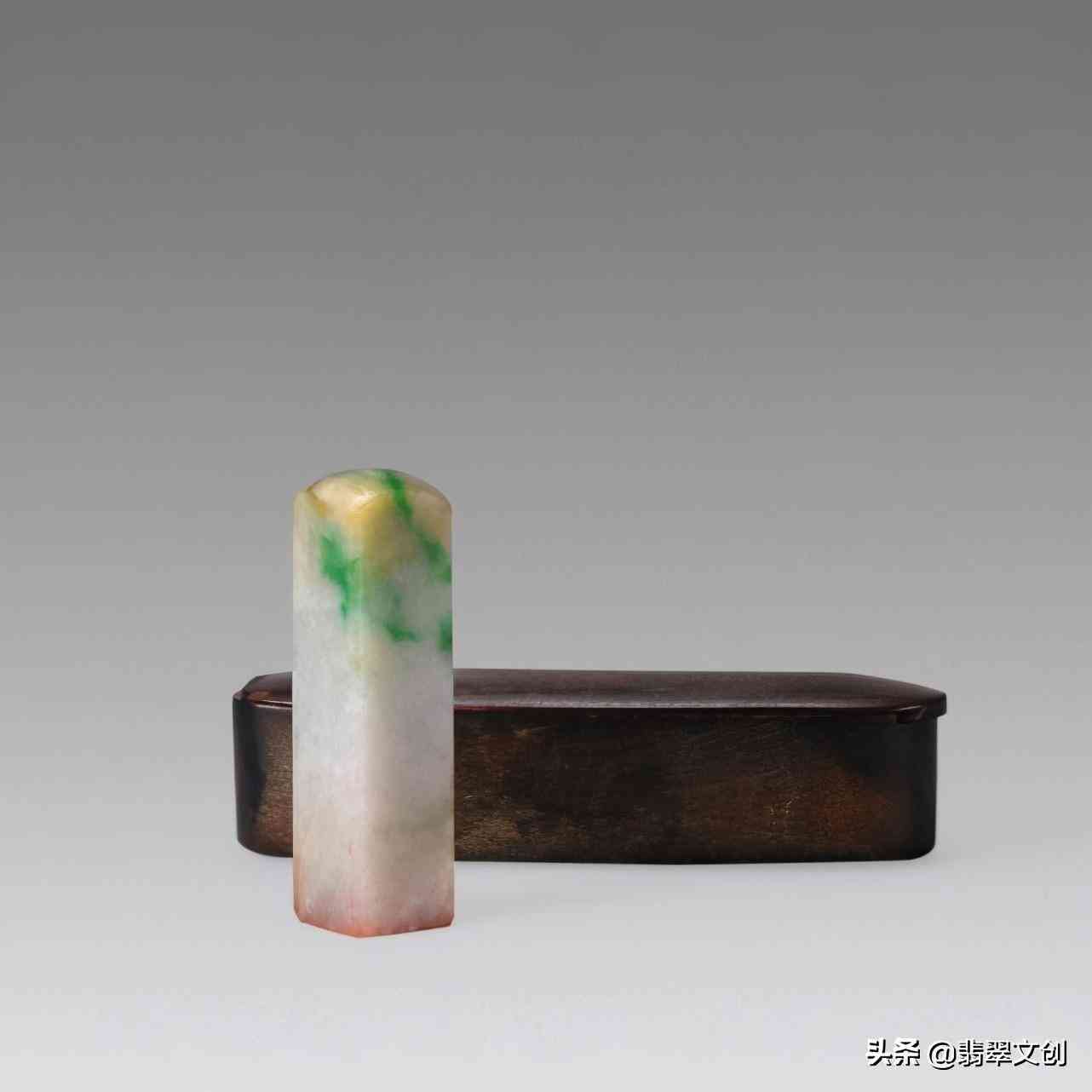 翡翠與玉的區別(翡翠與玉的區別在哪里)