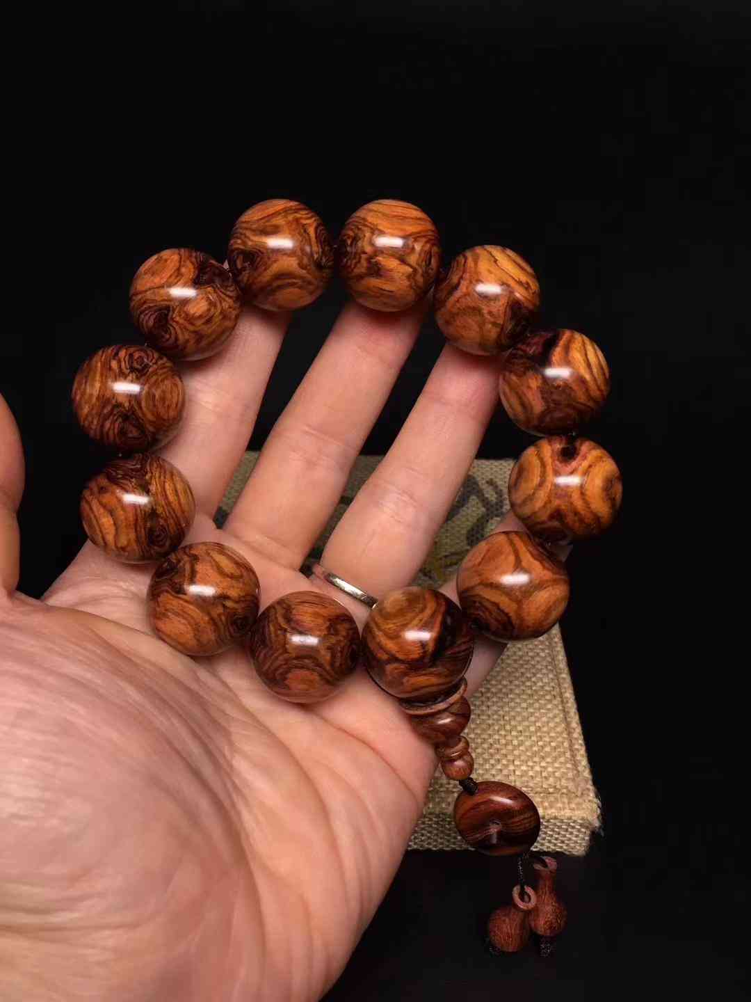 手串戴幾顆合適？珠子顆數(shù)又有什么講究？