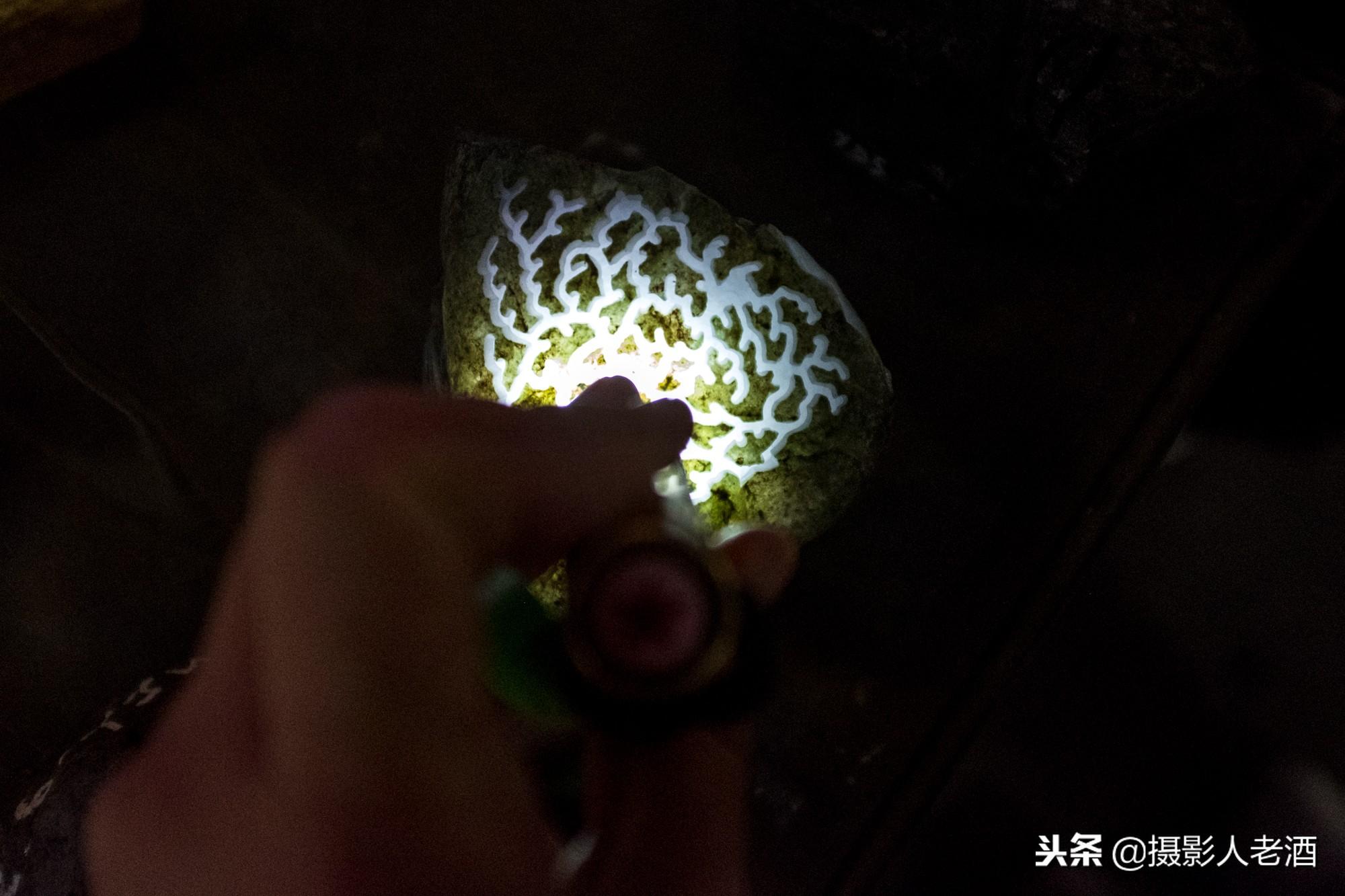 實拍云南瑞麗賭石基地：賣石頭的有一半是緬甸人，隨便一塊幾萬塊