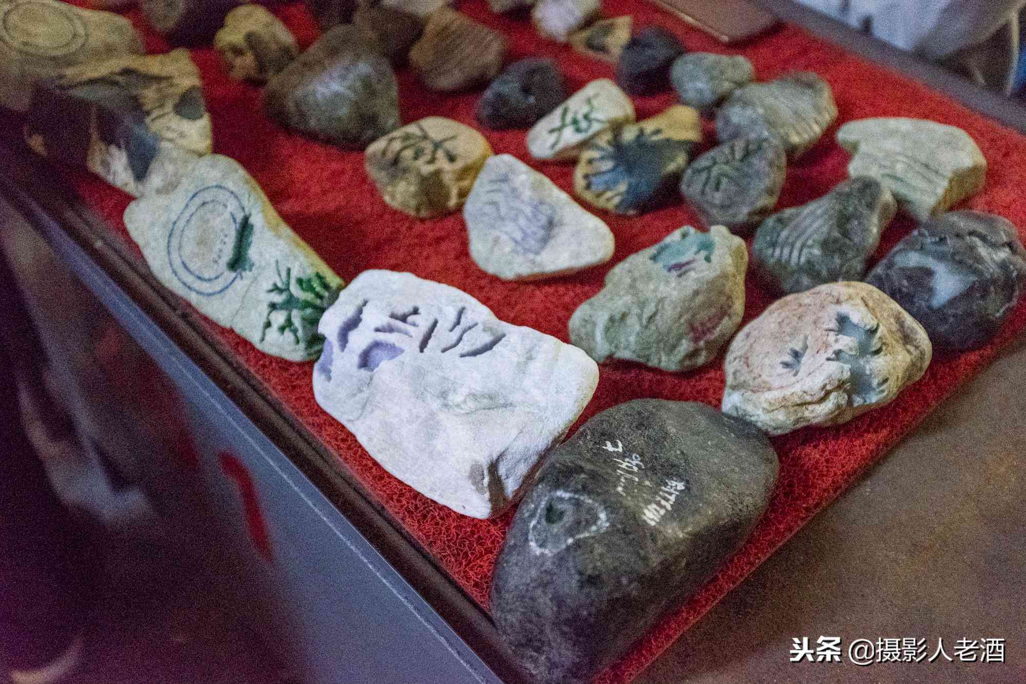 實拍云南瑞麗賭石基地：賣石頭的有一半是緬甸人，隨便一塊幾萬塊