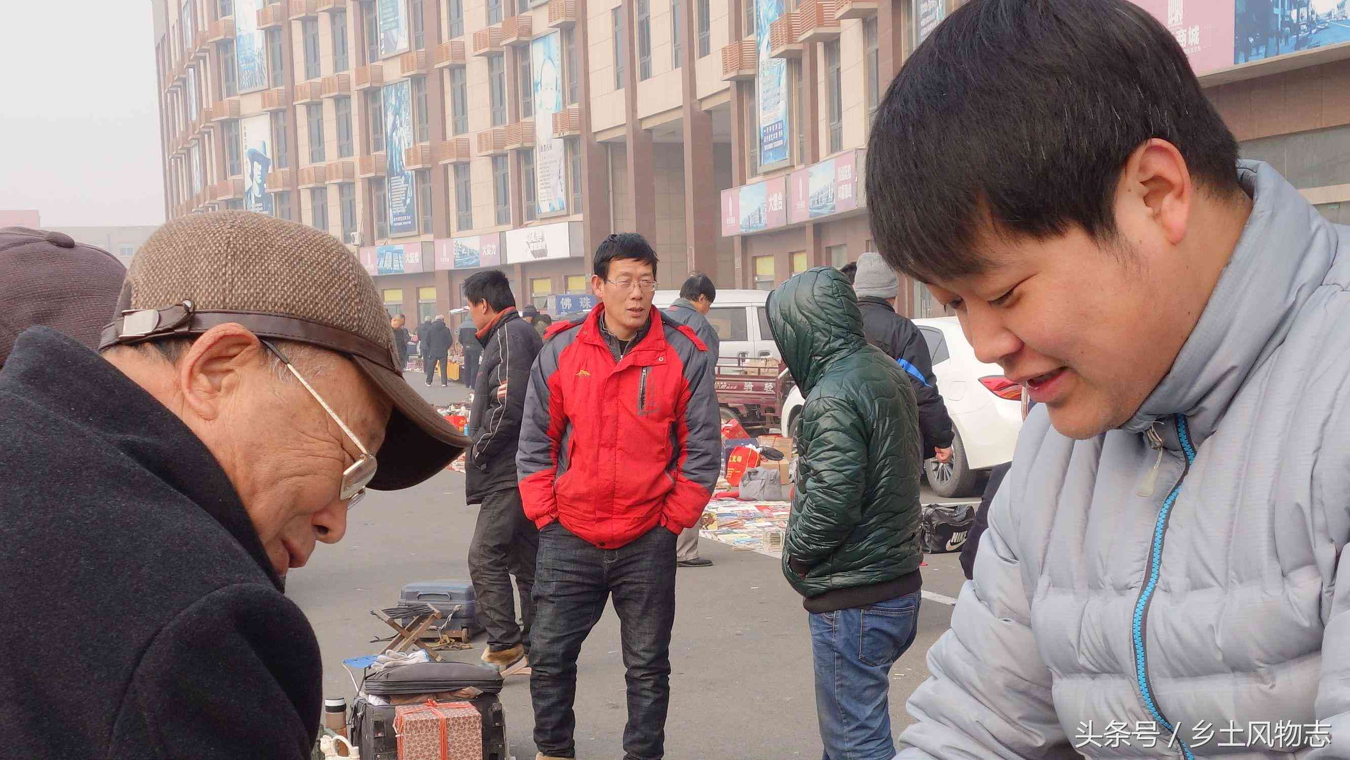 文玩市場印章石擺了一地，攤主說是巴林石，150賣出三塊貴還是賤