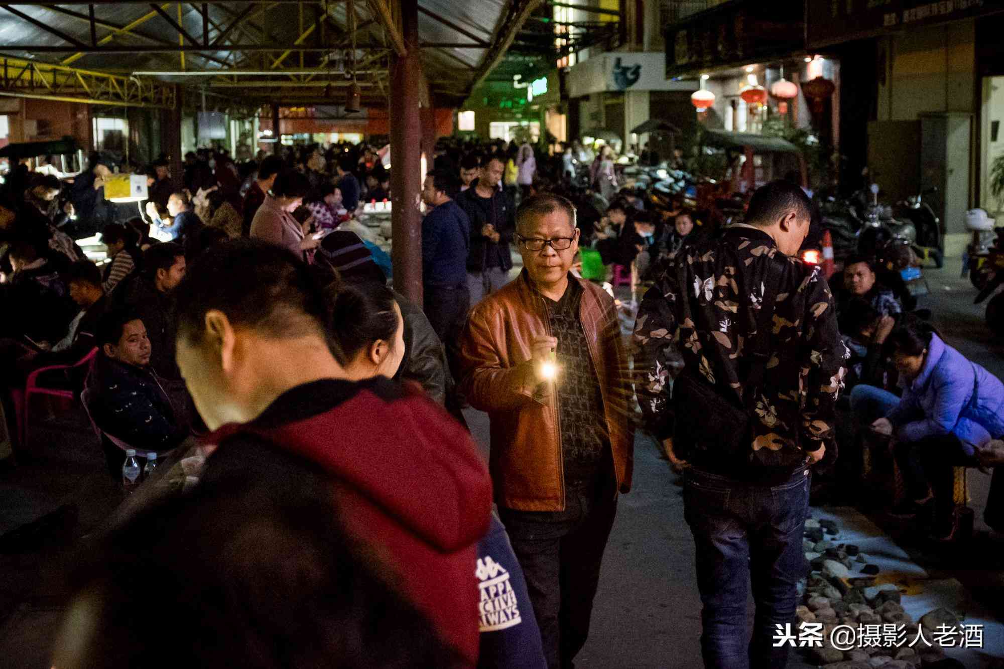 實拍云南瑞麗賭石基地：賣石頭的有一半是緬甸人，隨便一塊幾萬塊