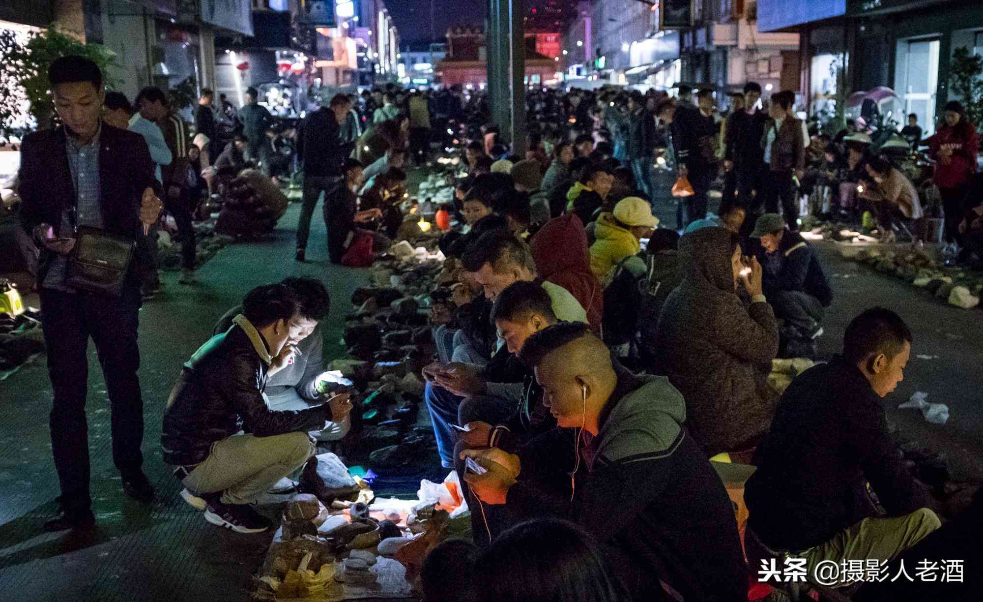實拍云南瑞麗賭石基地：賣石頭的有一半是緬甸人，隨便一塊幾萬塊