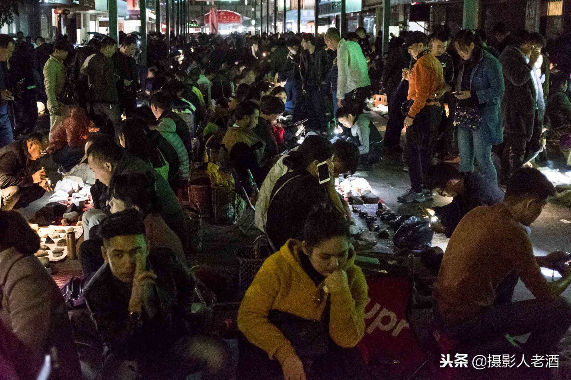 實拍云南瑞麗賭石基地：賣石頭的有一半是緬甸人，隨便一塊幾萬塊