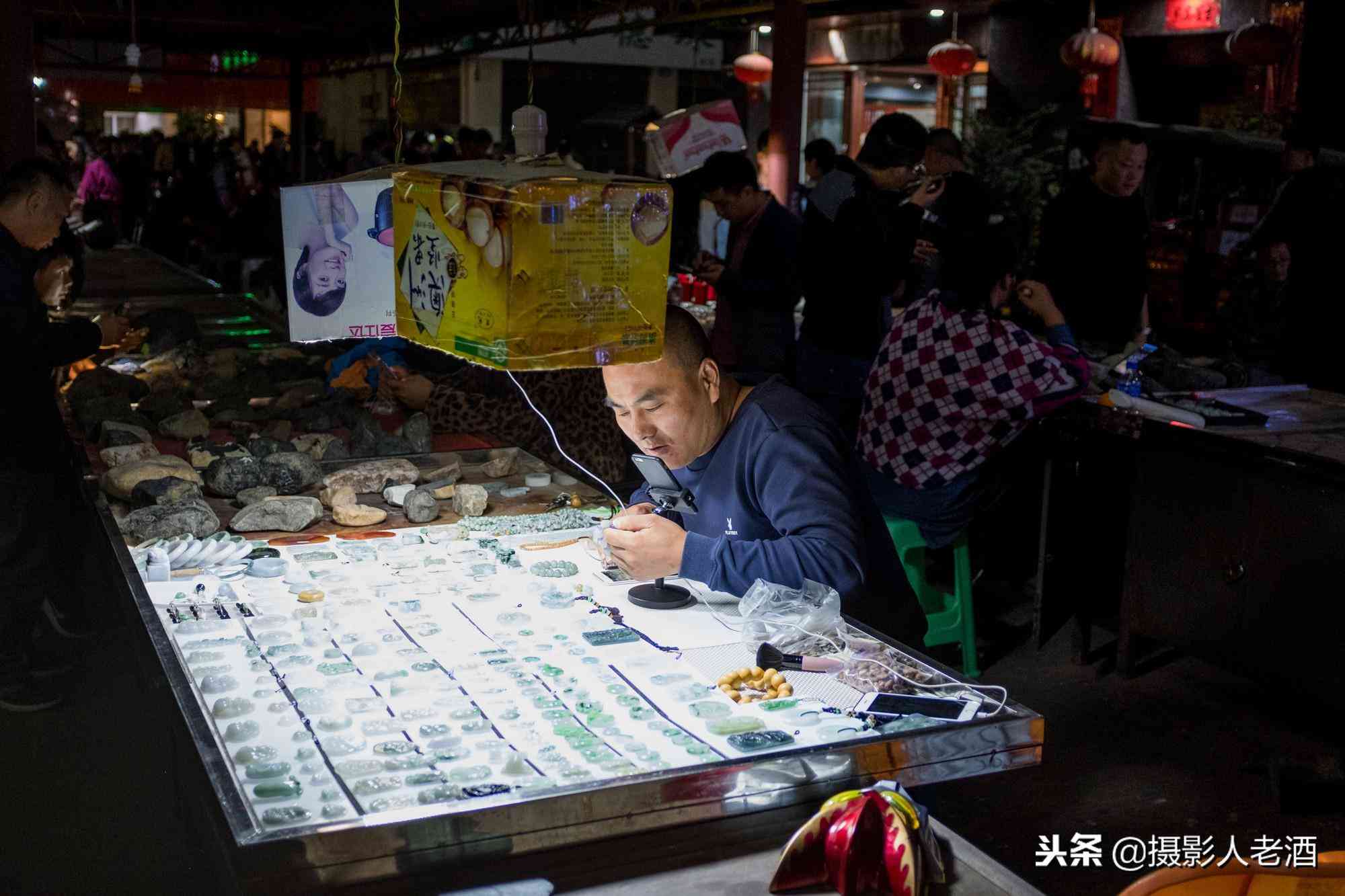 實拍云南瑞麗賭石基地：賣石頭的有一半是緬甸人，隨便一塊幾萬塊