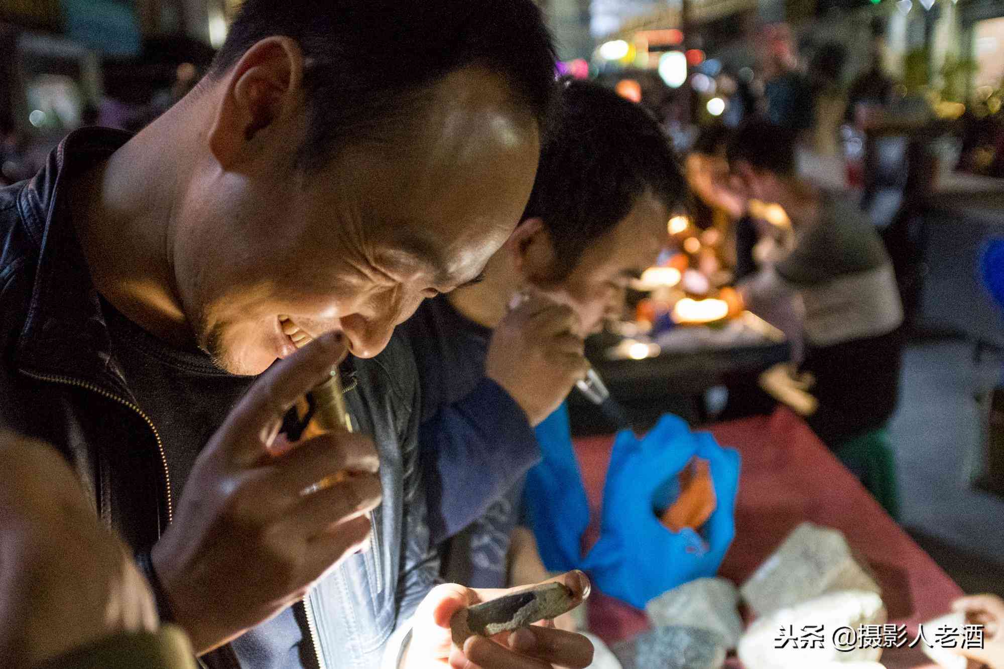 實拍云南瑞麗賭石基地：賣石頭的有一半是緬甸人，隨便一塊幾萬塊