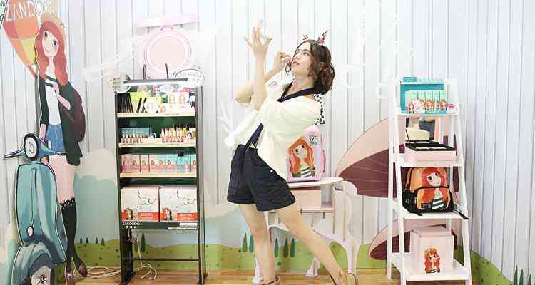 化妝品店彩妝中島(公關演說稿的正文分為部分)插圖1