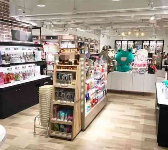 直營(yíng)店化妝品好不好用(是直銷(xiāo)護(hù)膚品好還是店鋪的好)
