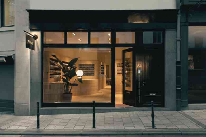 小型化妝品店平面設(shè)計(jì)圖(小型化妝品店平面設(shè)計(jì)圖片大全)