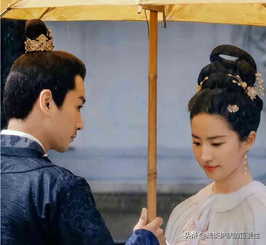 夏天抹化妝品都是抹點(diǎn)什么(夏天抹化妝品都是抹點(diǎn)什么的)