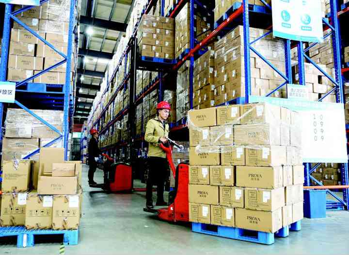 化妝品廠里招工嗎(化妝品廠子在哪里招工)