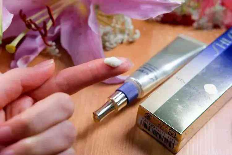 化妝品的好評句(化妝品的好評句子怎么寫)