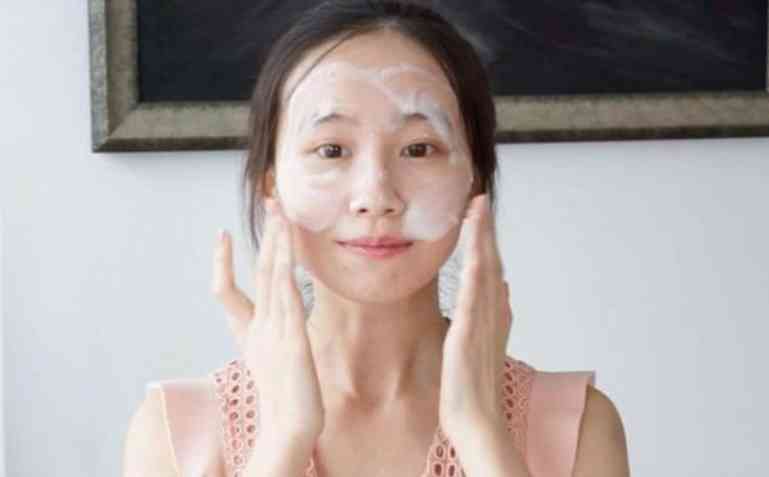 化妝品用什么物品擦才會白(化妝品用什么物品擦才會白皮膚)