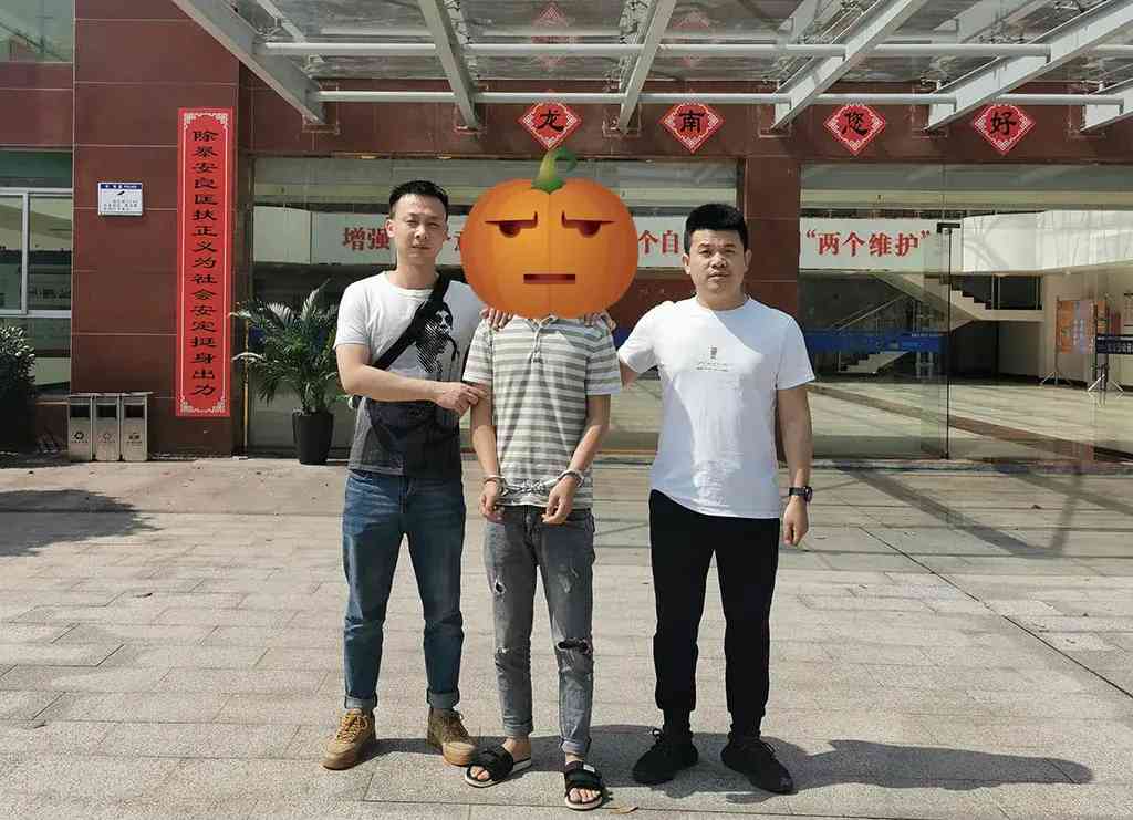 海外化妝品真?zhèn)钨N紙圖(海外化妝品防偽查詢(xún)中心)