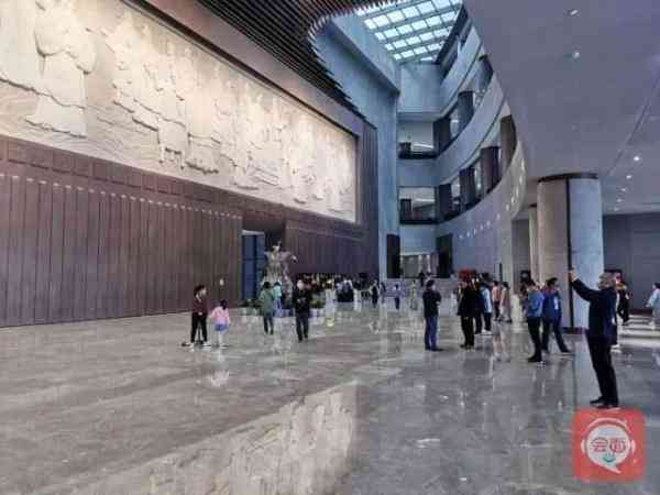 鄭州化妝品展臺生產廠家(鄭州化妝品展柜廠)