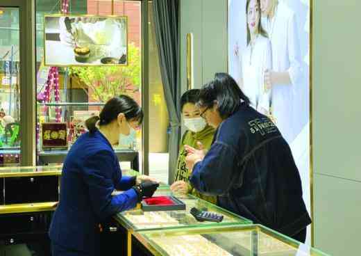 今日黃金價格浮動(黃金價格浮動表)