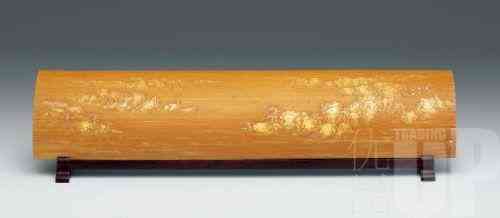 黃宏疆 松山秀色 竹刻留青臂擱 成交價(jià)RMB 42560 中國(guó)嘉德 2010年5月