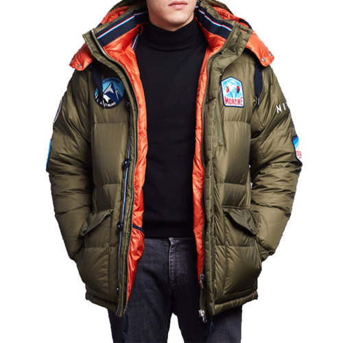 Nivose/尼渥絲 ANCELLE PATCHES 全球限量款 時尚廓形 滑雪小鎮徽標 可拆卸軍裝背帶和帽兜 防撕裂降落傘面料 白鵝絨填充 可水洗 男士羽絨服 面包服