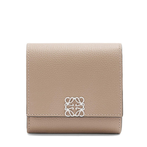 LOEWE/羅意威  女士沙色卵石紋小牛皮銀色徽標(biāo)點(diǎn)綴翻蓋緊湊型錢包0010642627