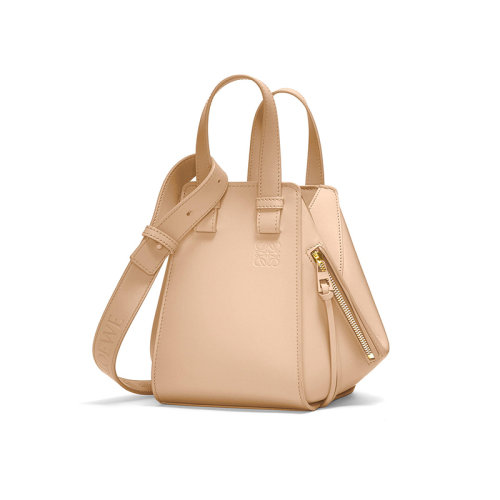LOEWE/羅意威 22秋冬新款 Hammock系列 女士裸色緞面小牛皮外部鉤扣壓紋標(biāo)志同色配件調(diào)節(jié)肩帶肩背斜挎包A538H13X02-7620