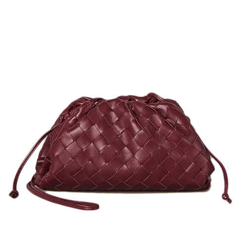 Bottega Veneta/葆蝶家    THE POUCH迷你系列 波爾多色編織Intrecciato羊皮云朵包手拿斜挎包585852VCPP16206