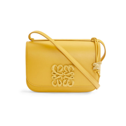 LOEWE/羅意威 23春夏新款 Goya系列 女士小號淡黃釉小牛皮同色五金配件瓷兔子吊飾磁扣開合調節肩帶單肩斜挎包A794N09X02-8762