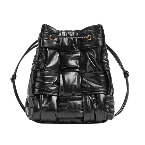 Bottega Veneta/葆蝶家 22新款 女士小號黑色亮面羔羊皮抽繩封口金色飾面單肩斜挎水桶包717187V2FY38425