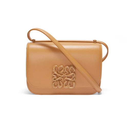 LOEWE/羅意威 22秋冬新款 Goya系列 女士小號暖沙色絲綢牛皮革磁扣壓紋標志亮面同色配件調節肩帶肩背斜挎包A896N09X15-2586