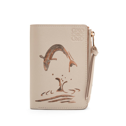 LOEWE/羅意威 23春夏新款 Fish系列 女士淺燕麥色小牛皮動物圖案拉鏈開合錢包C643P30X11-2461